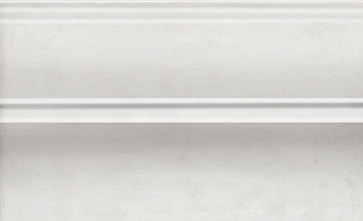 Плинтус ЛЕВАДА серый светлый глянцевый 150х250 FMB026 (KERAMA MARAZZI)